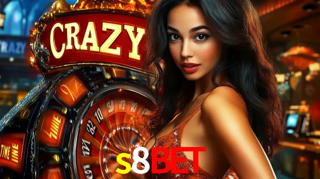 Mulher glamourosa olhando para a câmera com a roda vermelha do Crazy Time ao fundo em um ambiente de cassino, destacando a emoção dos jogos ao vivo no s8bet.